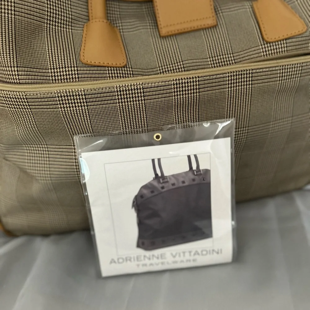 Adrienne Vittadini Vintage travel bag. NWT